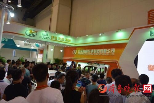 鄭州電動車展，魯客篷車現(xiàn)場人氣火爆(圖1)
